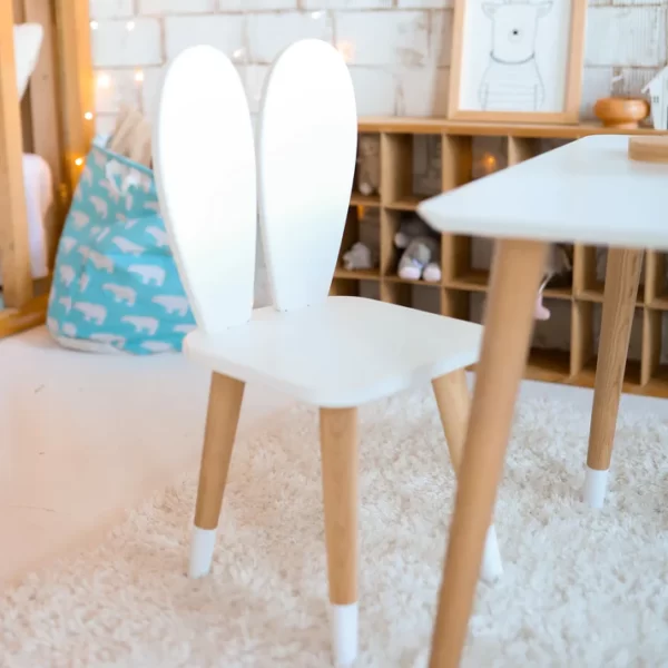 Scaun Iepuraș Con cu ciorapi alb pentru copii