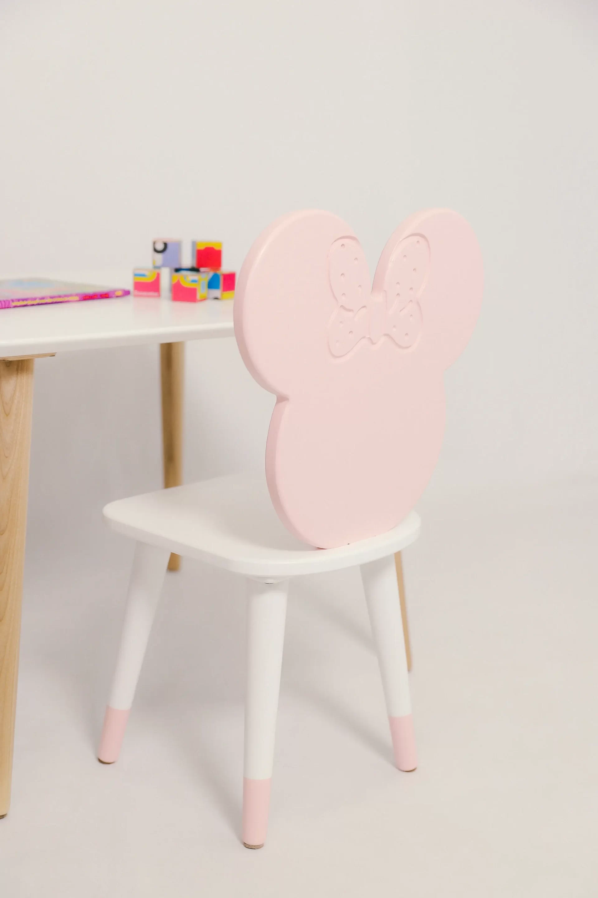 Scaun Minnie Mouse Con ciorapi