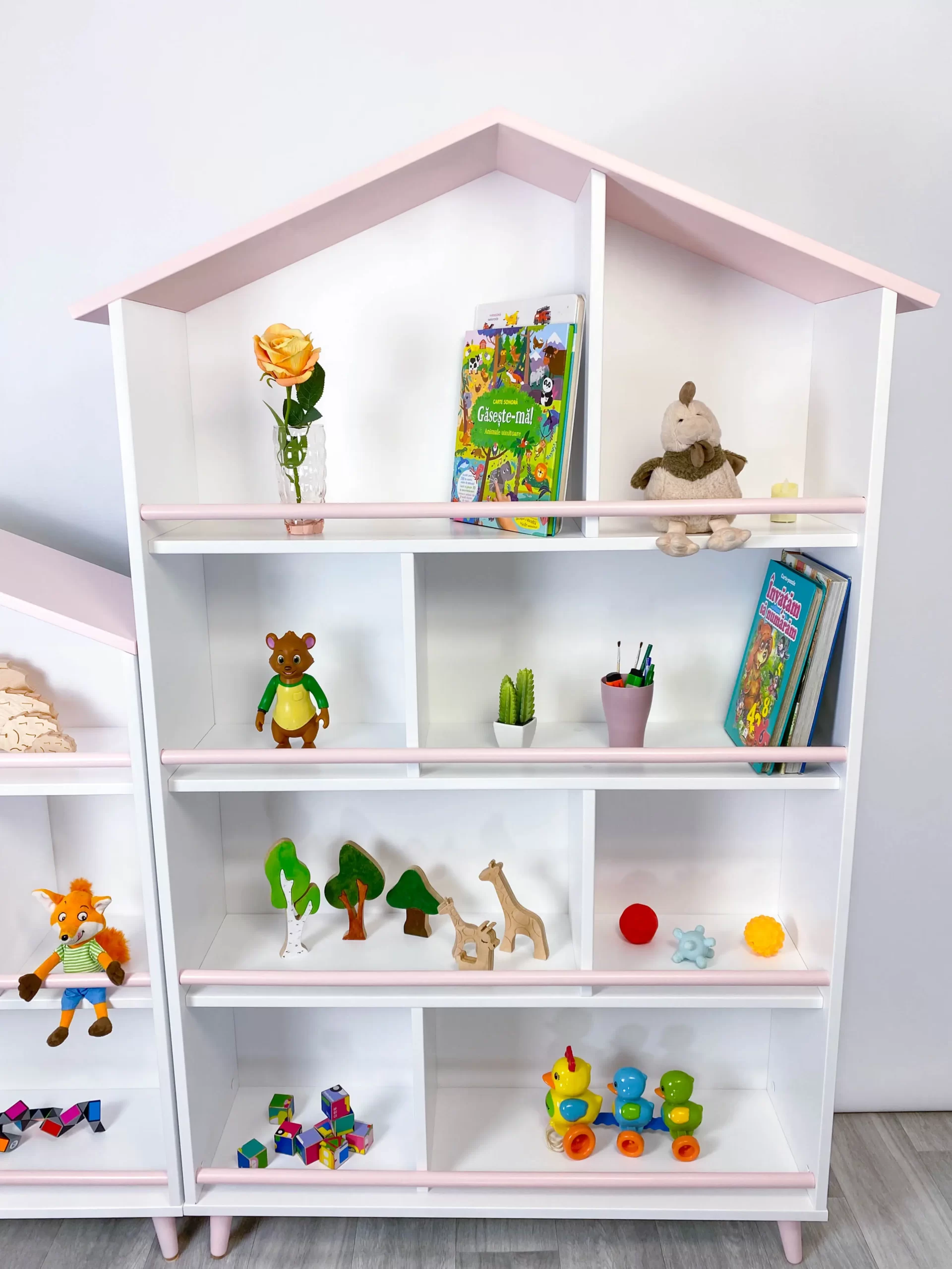 Bibliotecă pentru copii alb-persic