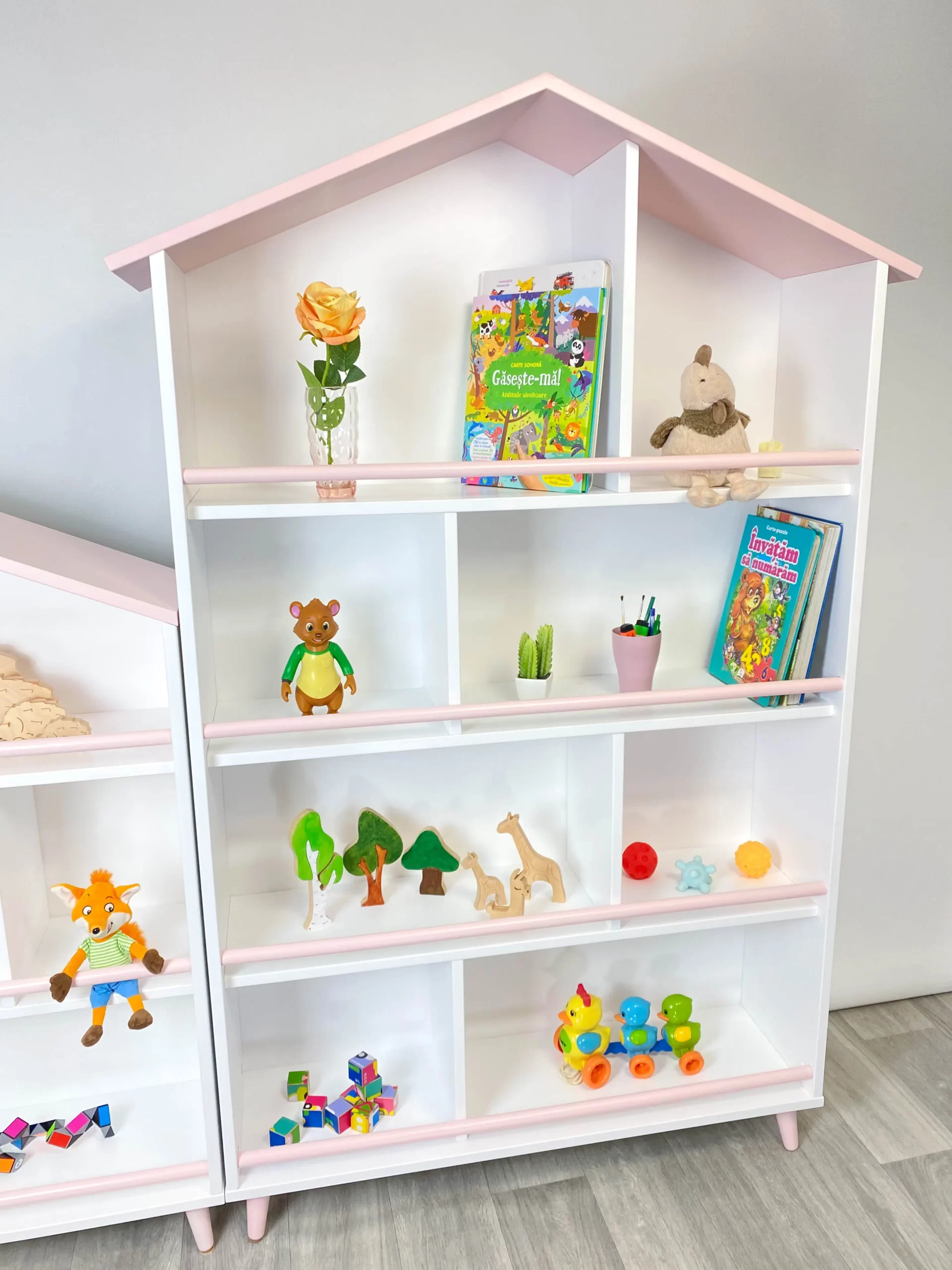 Bibliotecă pentru copii alb-persic