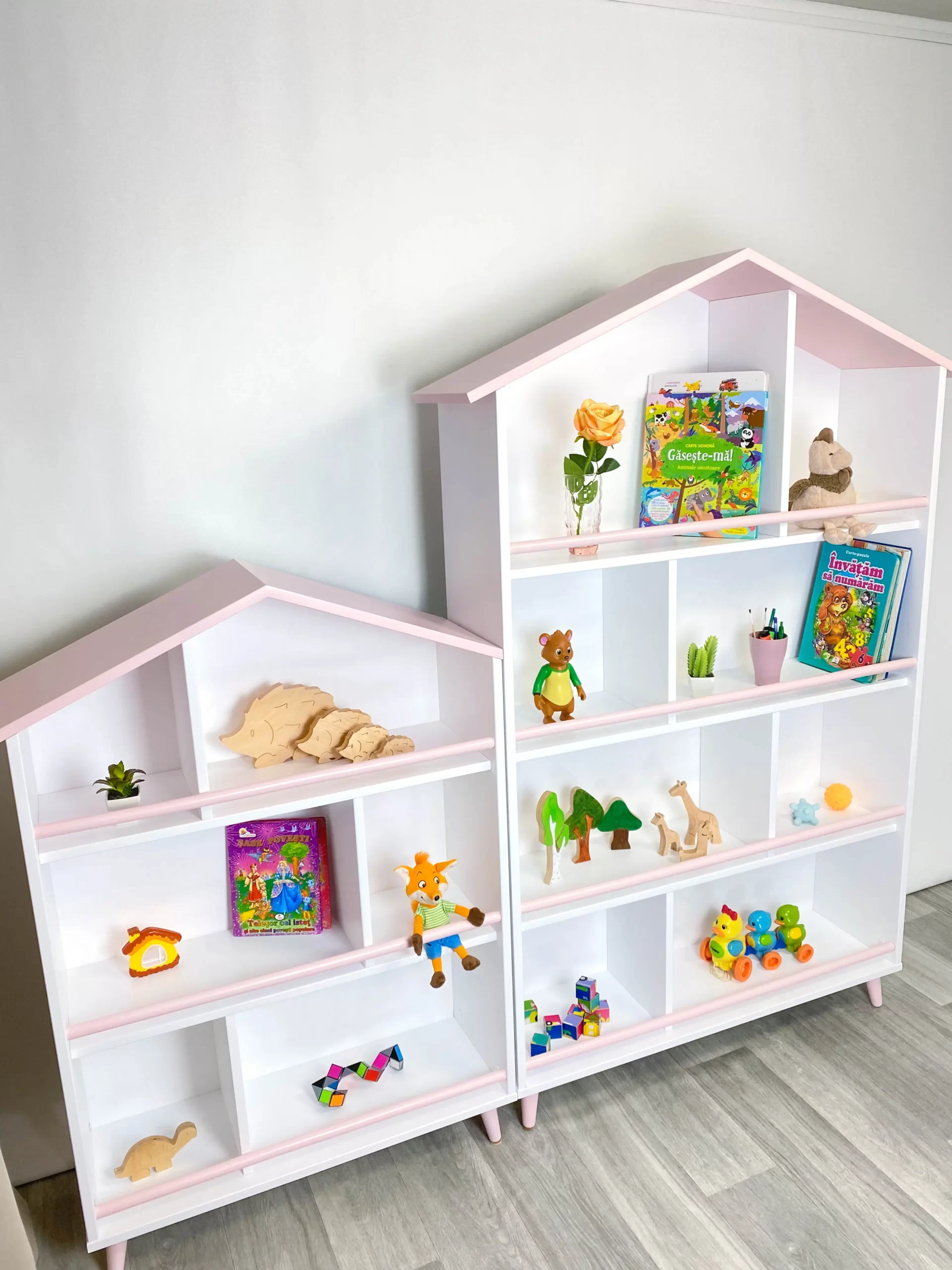 Bibliotecă pentru copii alb-persic