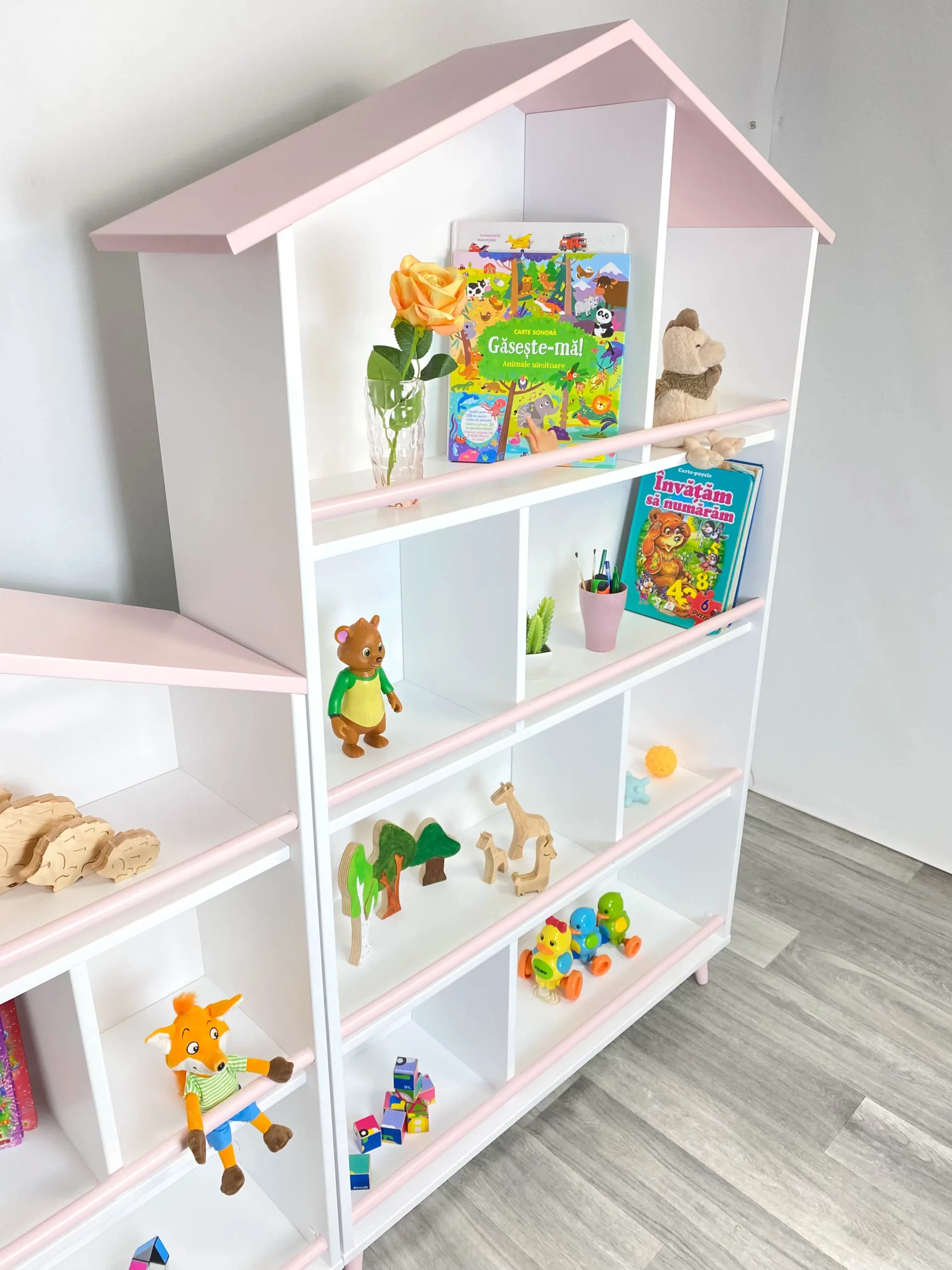 Bibliotecă pentru copii alb-persic