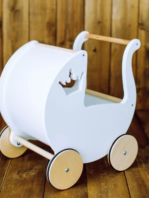 Carucior alb coroana